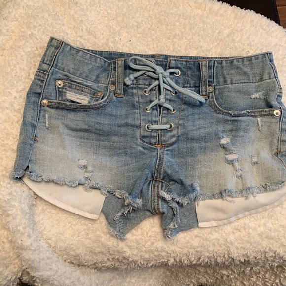 American Eagle Outfitters Pants - American Eagles shortie Jean shorts size 4.